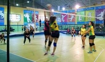 Torneo de Voley Sub-18 en el Polideportivo